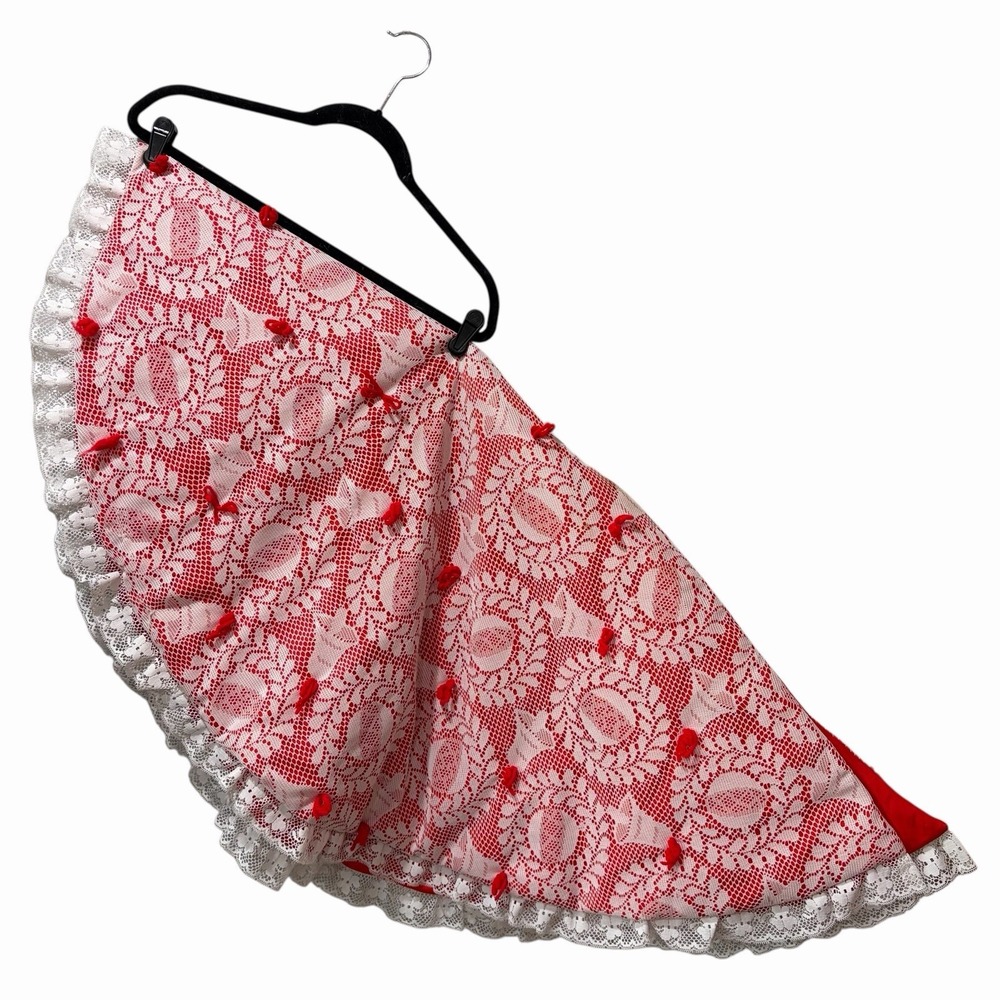 Vintage Christmas Tree Skirt‎ 46" Diameter Red With White Lace Bell & Ornaments